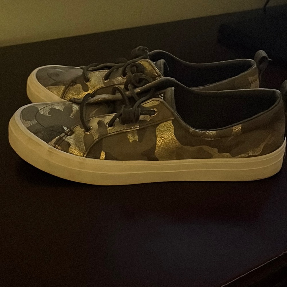 Sperry size 9 sneakers, camo print. EUC